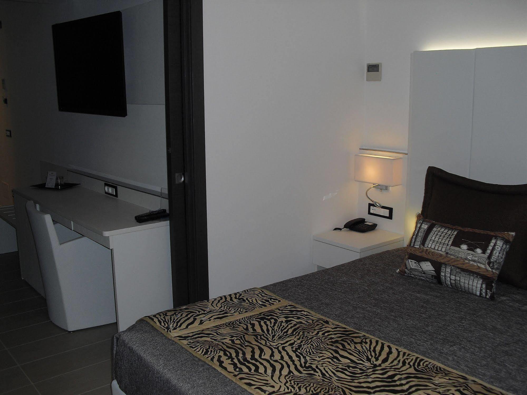 ליגננו סביאדורו Hotel Rossini 4S מראה חיצוני תמונה